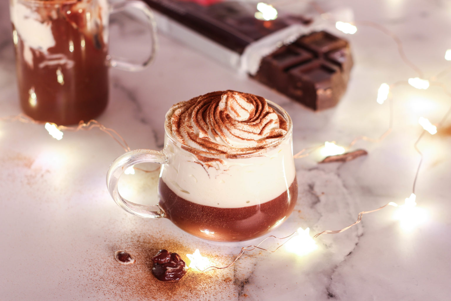 Cioccolata calda in tazza con panna montata Chiara's Cakery